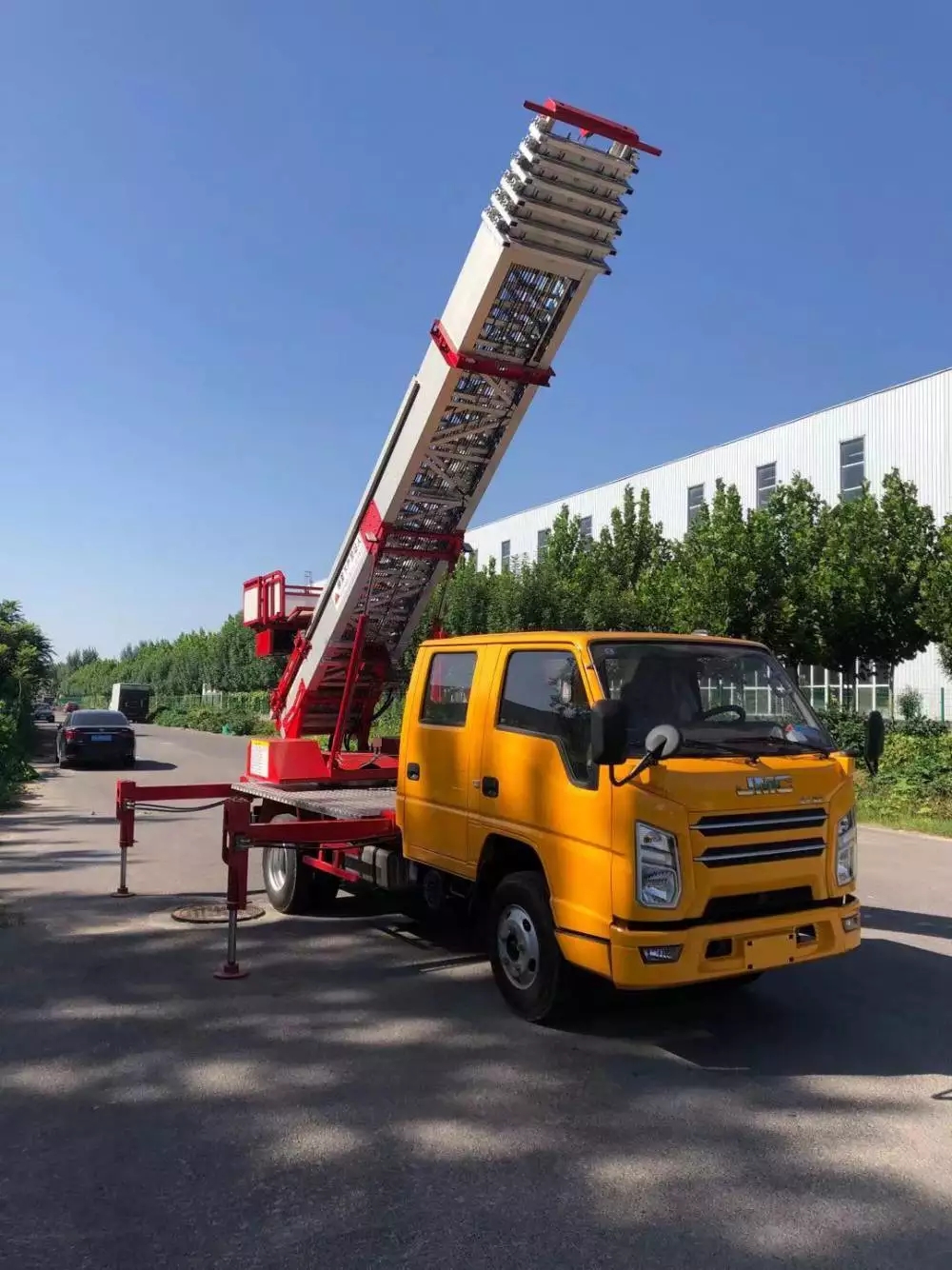 怀安县附近的云梯车出租服务：轻松解决高空作业需求