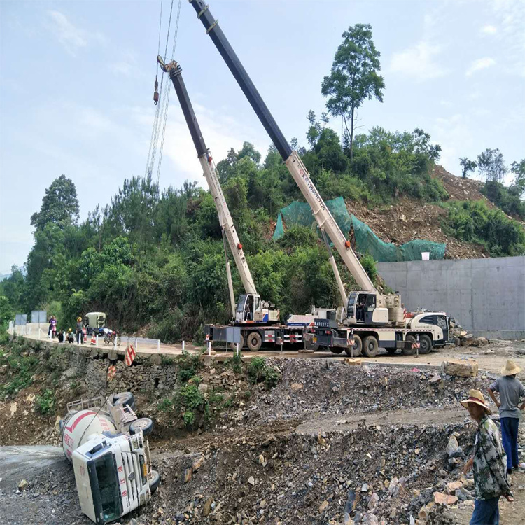 怀安县汽车掉沟里叫吊车救援要多少钱